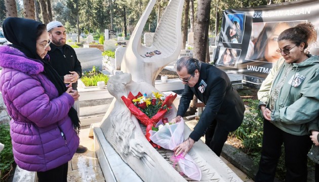 Özgecan Aslan ölüm yıl dönümünde mezarı başında anıldı